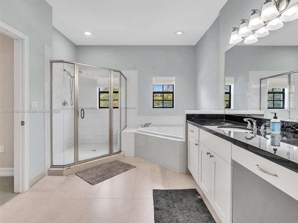 出租: $6,300 (4 贝兹, 3 浴室, 2800 平方英尺)