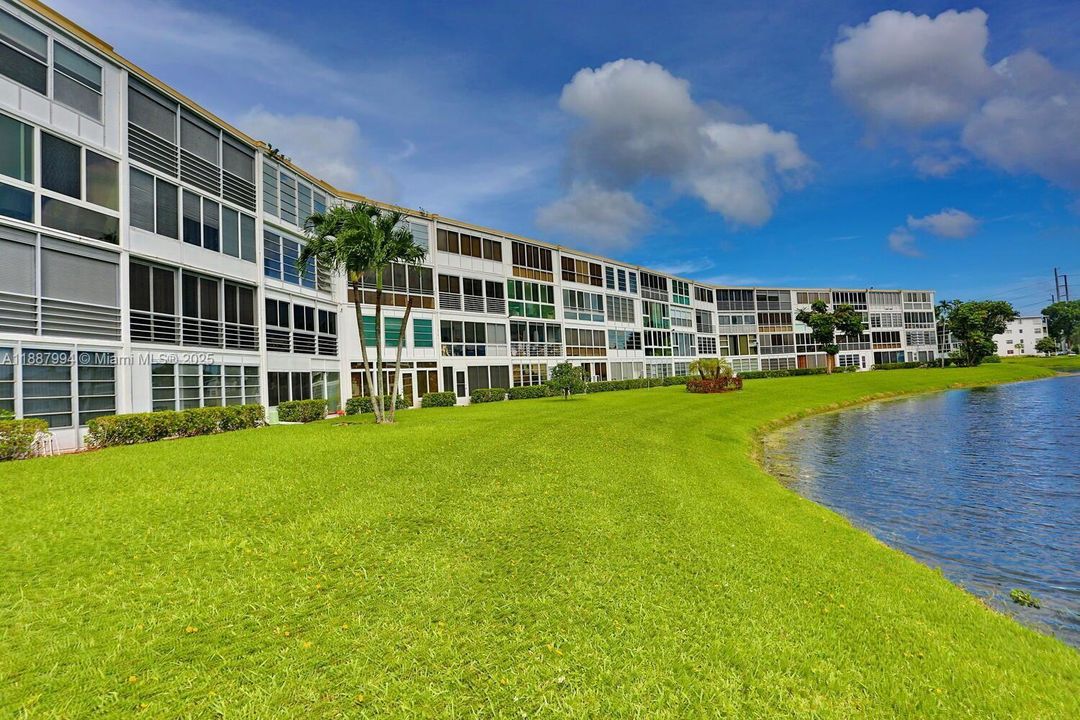 待售: $109,900 (1 贝兹, 1 浴室, 700 平方英尺)