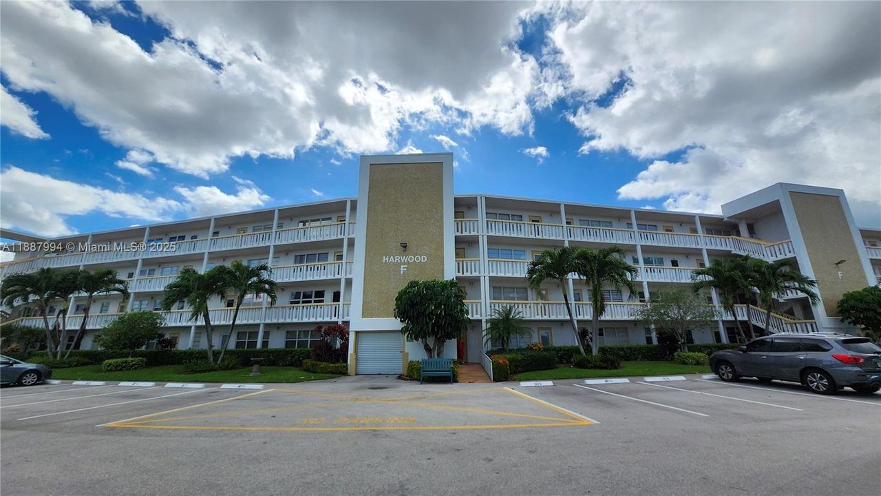 待售: $109,900 (1 贝兹, 1 浴室, 700 平方英尺)