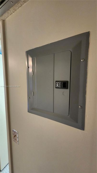 待售: $109,900 (1 贝兹, 1 浴室, 700 平方英尺)