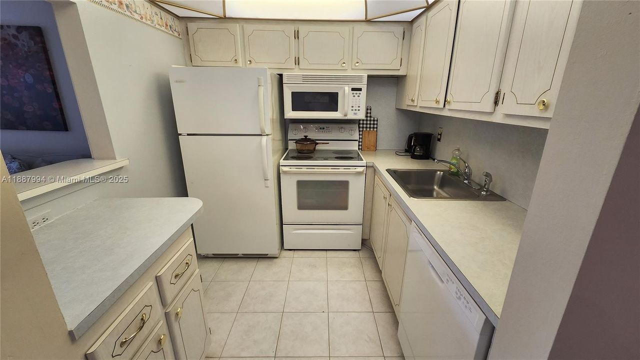 待售: $109,900 (1 贝兹, 1 浴室, 700 平方英尺)