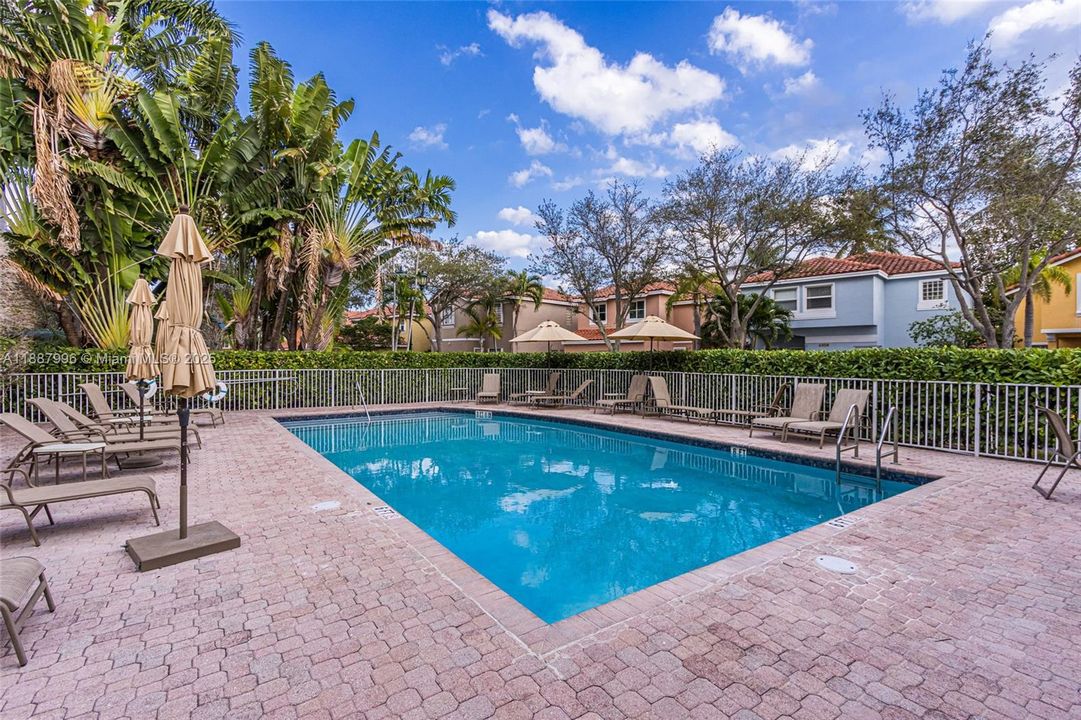 Active With Contract: $580,000 (3 beds, 2 baths, 1980 Square Feet)