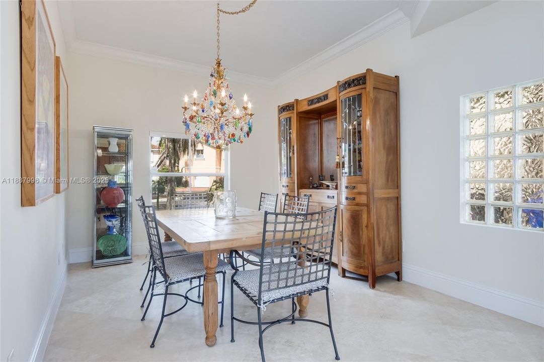 Active With Contract: $580,000 (3 beds, 2 baths, 1980 Square Feet)