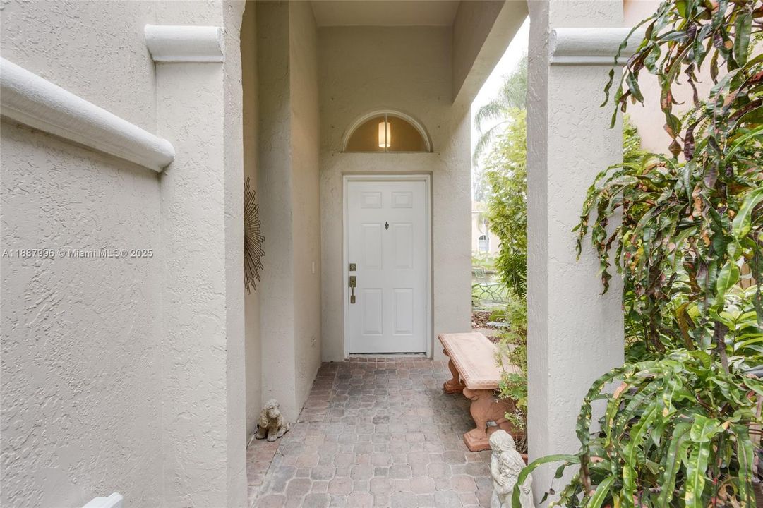 Active With Contract: $580,000 (3 beds, 2 baths, 1980 Square Feet)