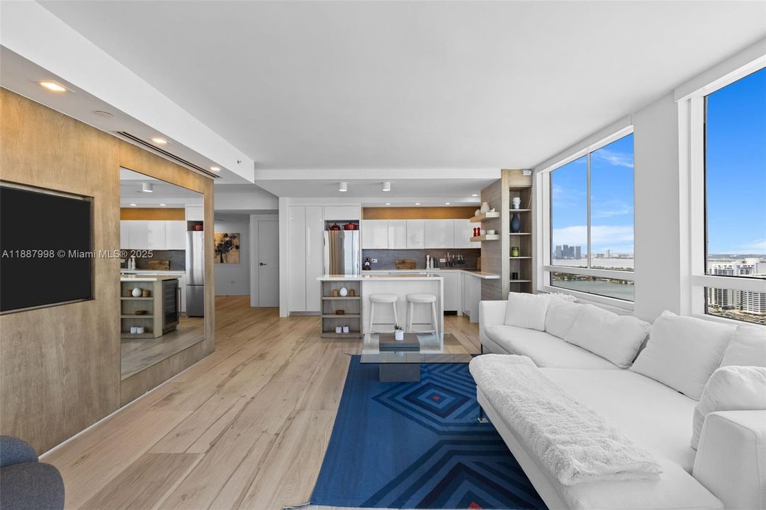 На продажу: $1,250,000 (2 спален, 2 ванн, 1121 Квадратных фут)