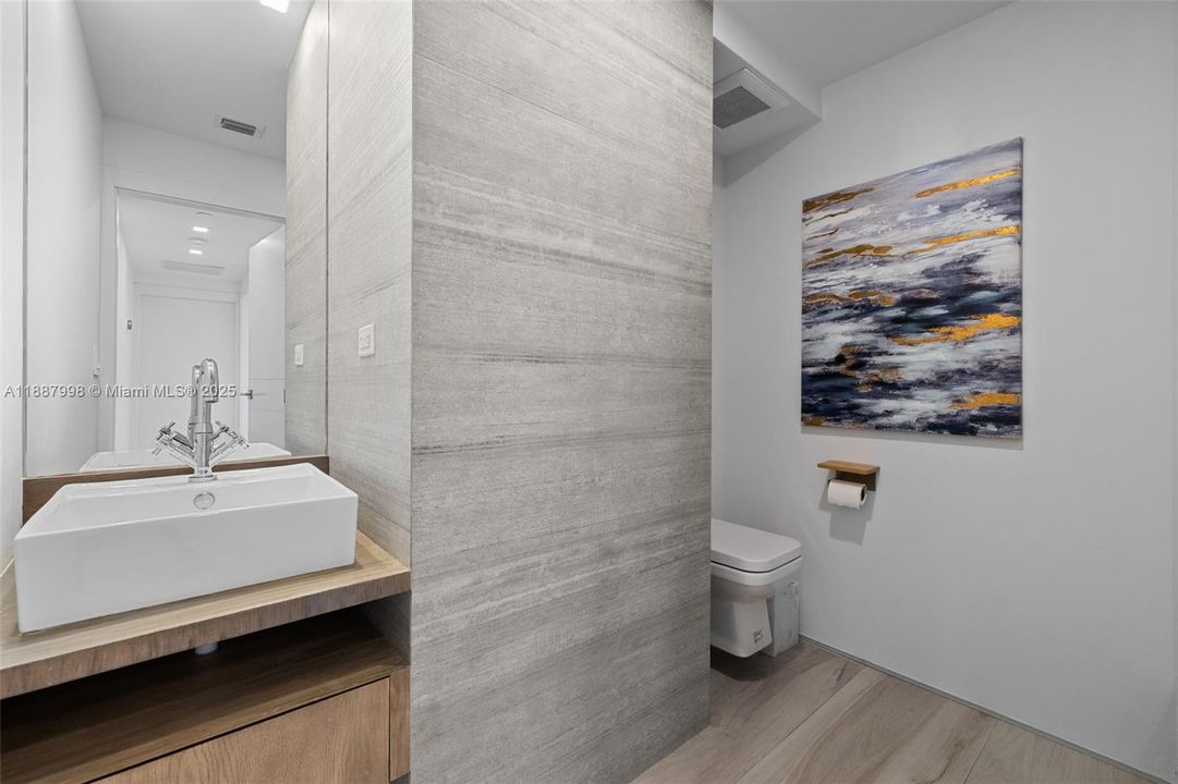 На продажу: $1,250,000 (2 спален, 2 ванн, 1121 Квадратных фут)