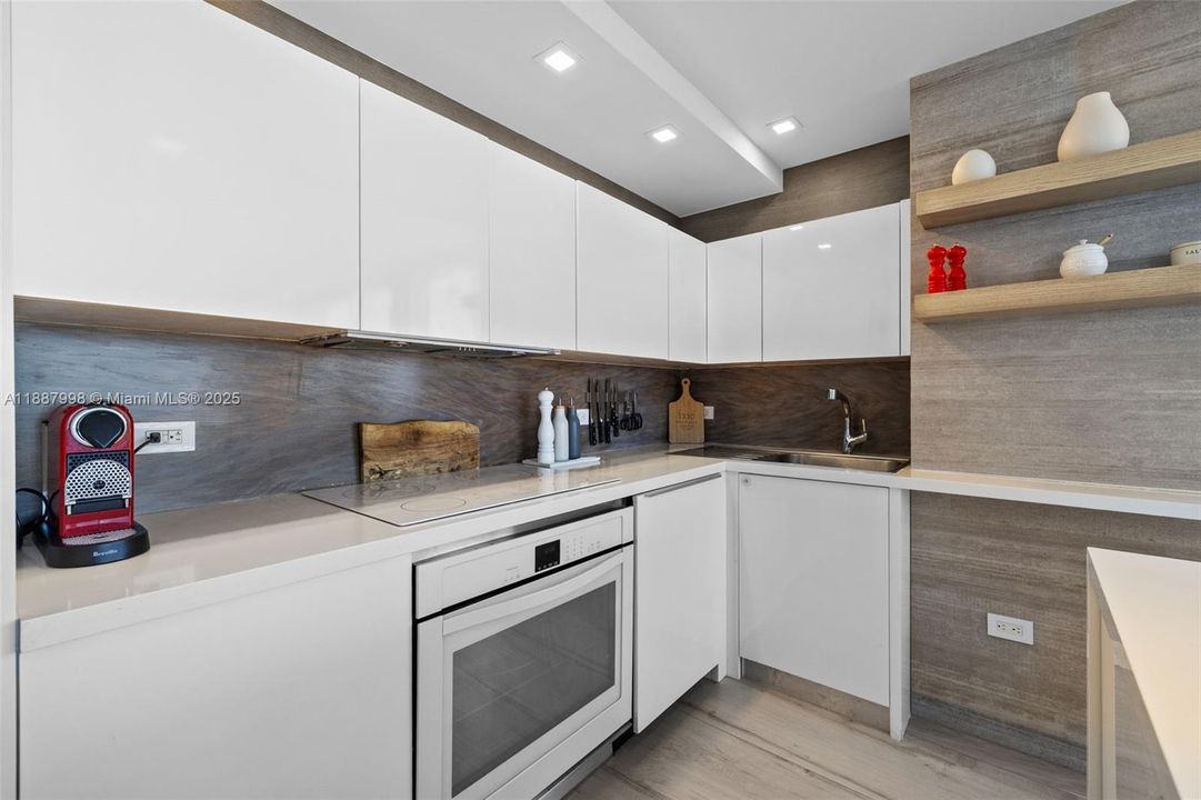 На продажу: $1,250,000 (2 спален, 2 ванн, 1121 Квадратных фут)