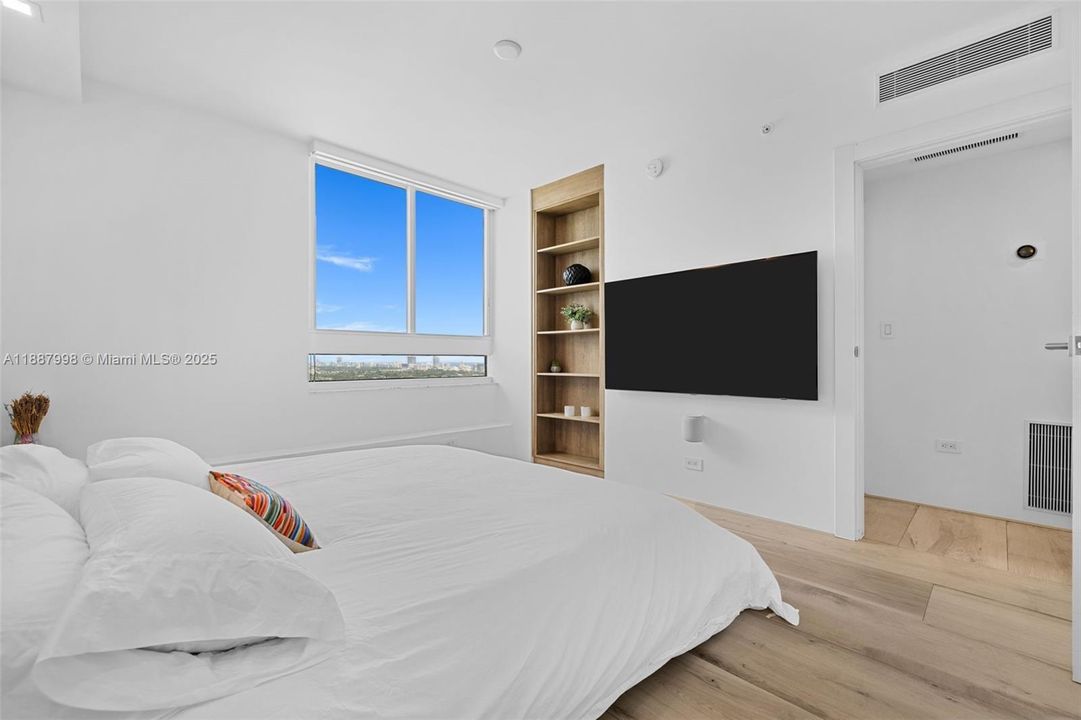 На продажу: $1,250,000 (2 спален, 2 ванн, 1121 Квадратных фут)