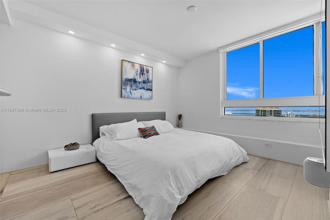 На продажу: $1,250,000 (2 спален, 2 ванн, 1121 Квадратных фут)