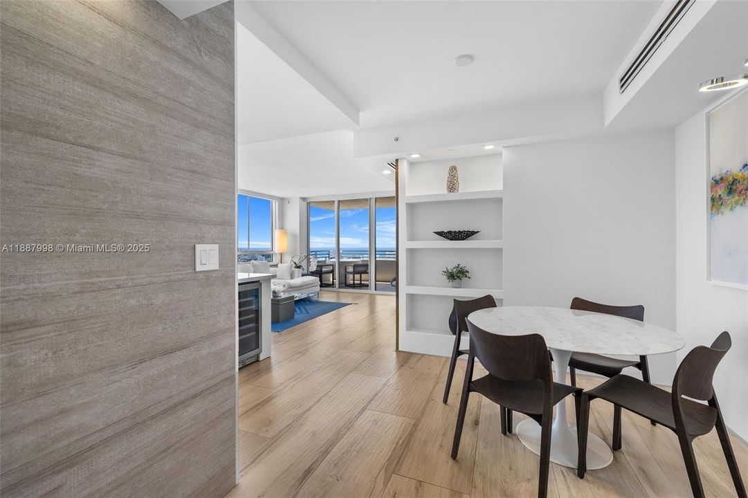 На продажу: $1,250,000 (2 спален, 2 ванн, 1121 Квадратных фут)