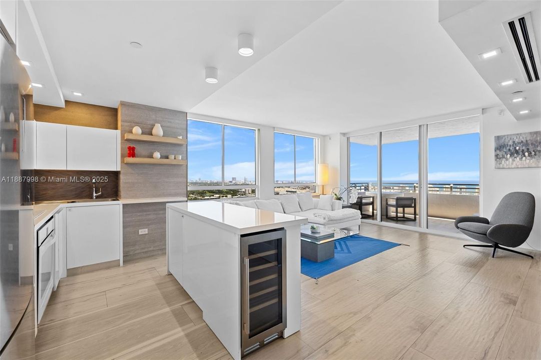 На продажу: $1,250,000 (2 спален, 2 ванн, 1121 Квадратных фут)