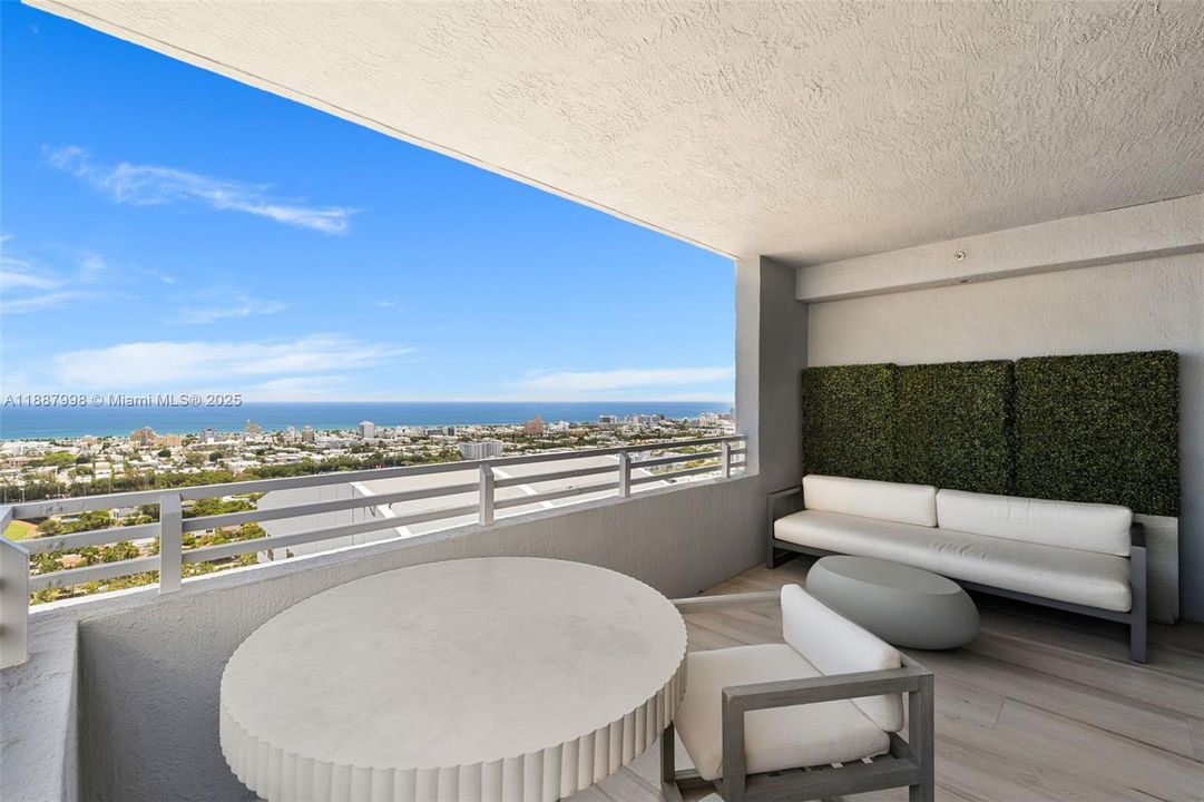 На продажу: $1,250,000 (2 спален, 2 ванн, 1121 Квадратных фут)