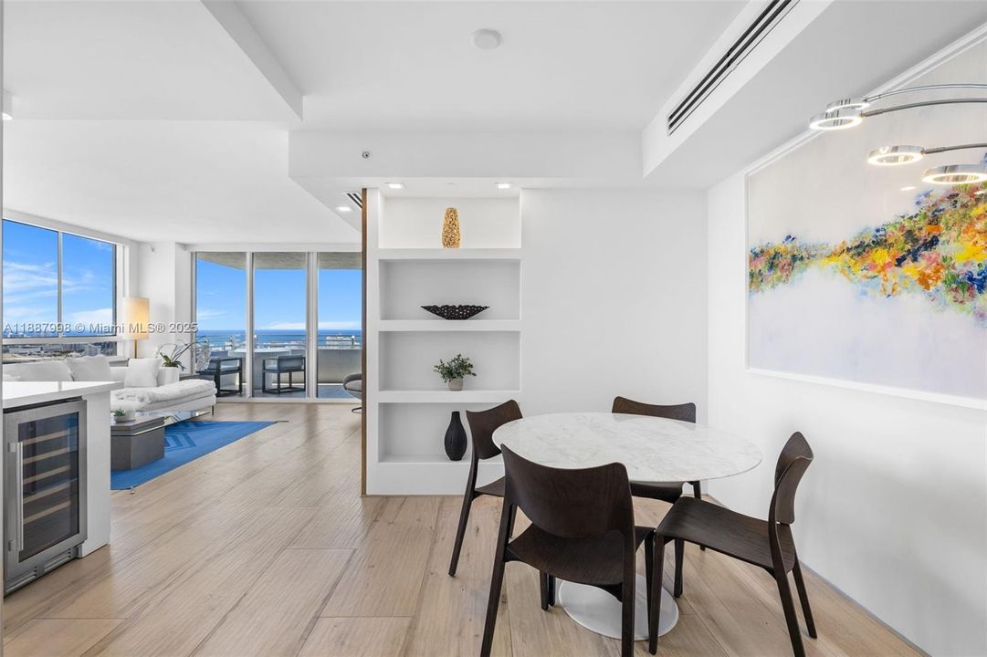 На продажу: $1,250,000 (2 спален, 2 ванн, 1121 Квадратных фут)