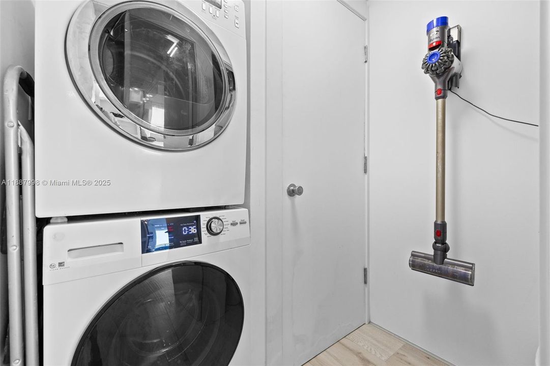 На продажу: $1,250,000 (2 спален, 2 ванн, 1121 Квадратных фут)