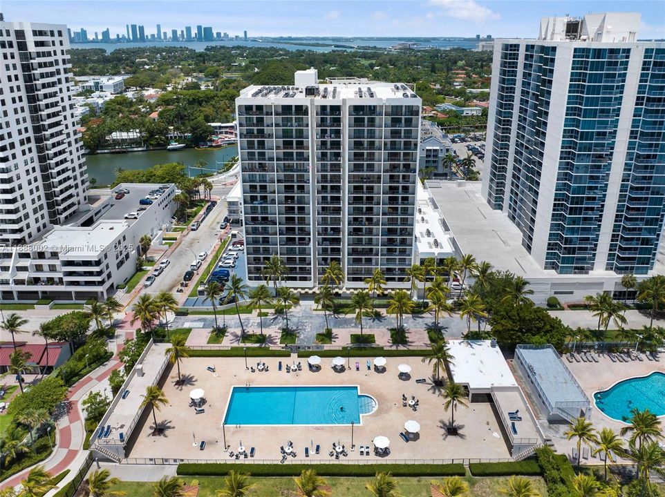 Active With Contract: $1,890,000 (3 beds, 4 baths, 2380 Square Feet)