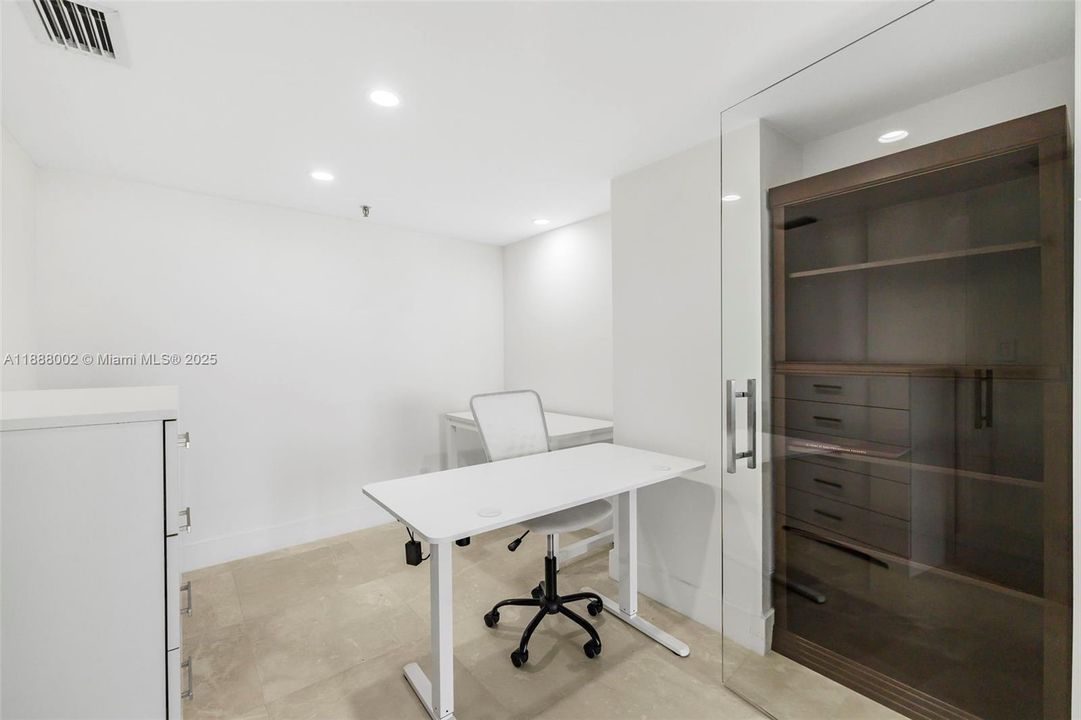 Active With Contract: $1,890,000 (3 beds, 4 baths, 2380 Square Feet)