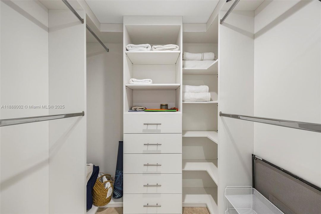 Active With Contract: $1,890,000 (3 beds, 4 baths, 2380 Square Feet)