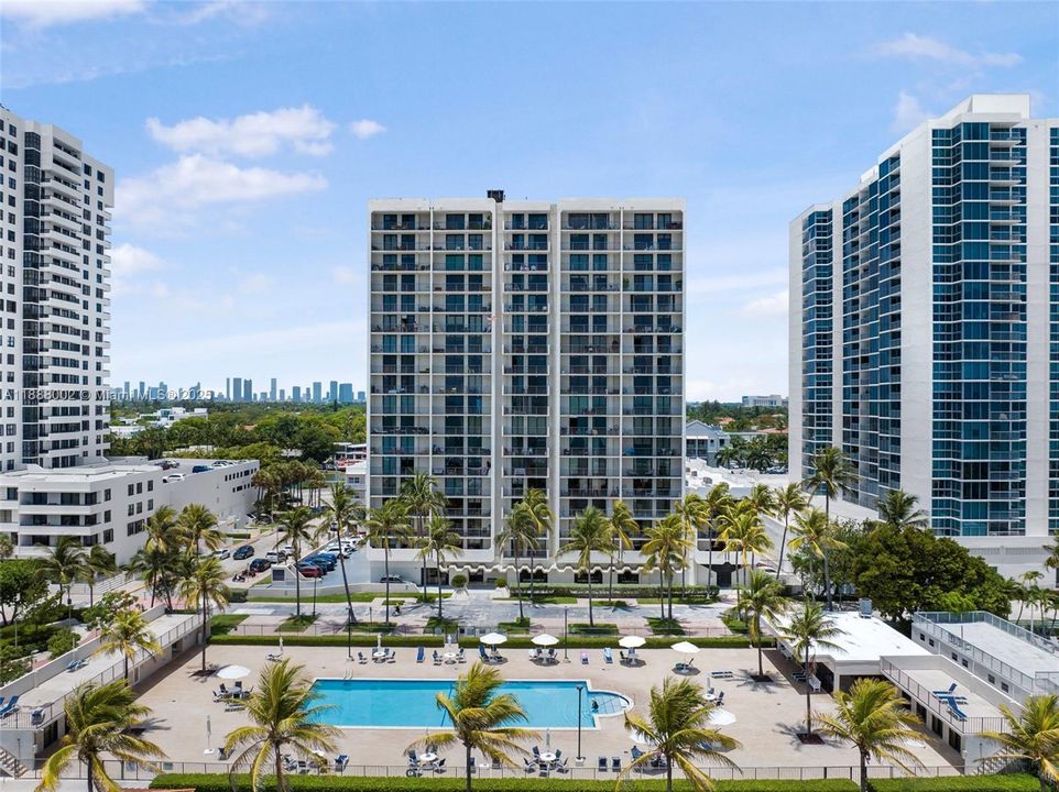 Active With Contract: $1,890,000 (3 beds, 4 baths, 2380 Square Feet)