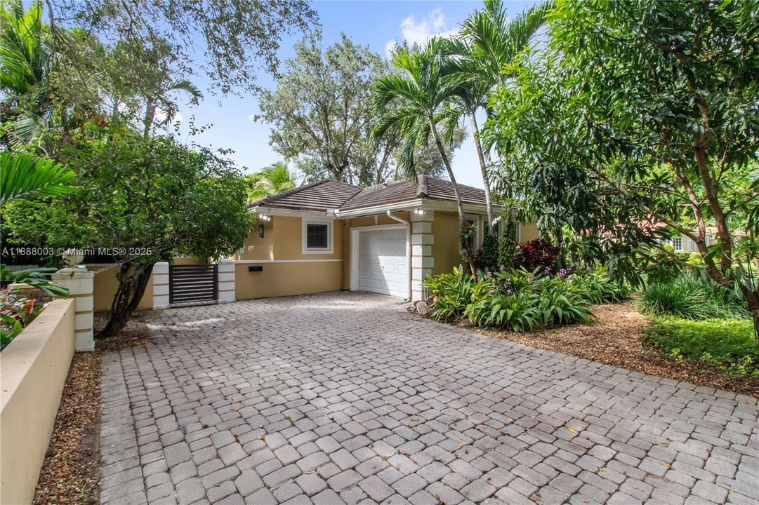 Vendido Recientemente: $1,449,000 (3 camas, 2 baños, 1626 Pies cuadrados)