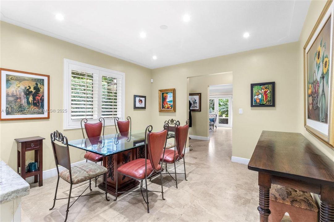 Vendido Recientemente: $1,449,000 (3 camas, 2 baños, 1626 Pies cuadrados)