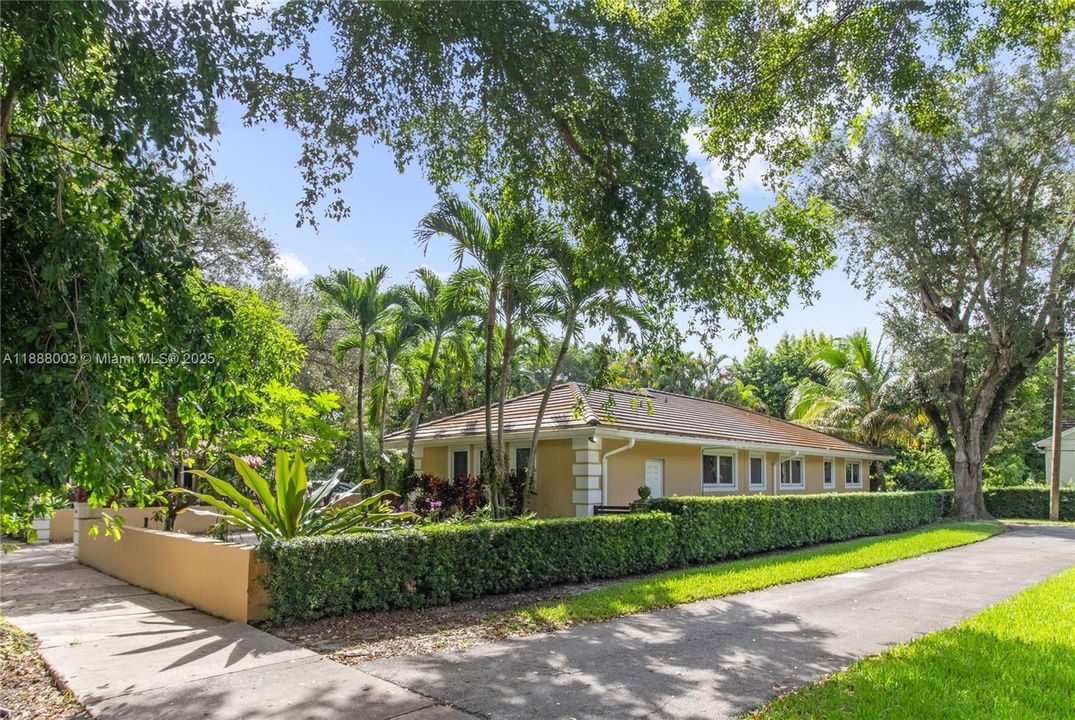 Vendido Recientemente: $1,449,000 (3 camas, 2 baños, 1626 Pies cuadrados)