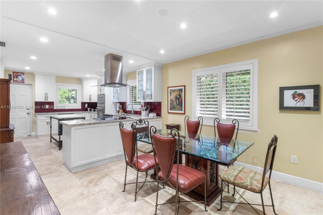 Vendido Recientemente: $1,449,000 (3 camas, 2 baños, 1626 Pies cuadrados)