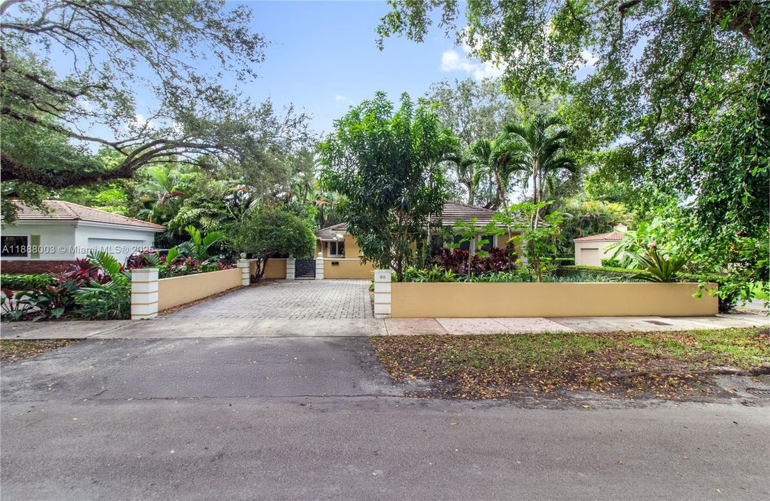 Vendido Recientemente: $1,449,000 (3 camas, 2 baños, 1626 Pies cuadrados)