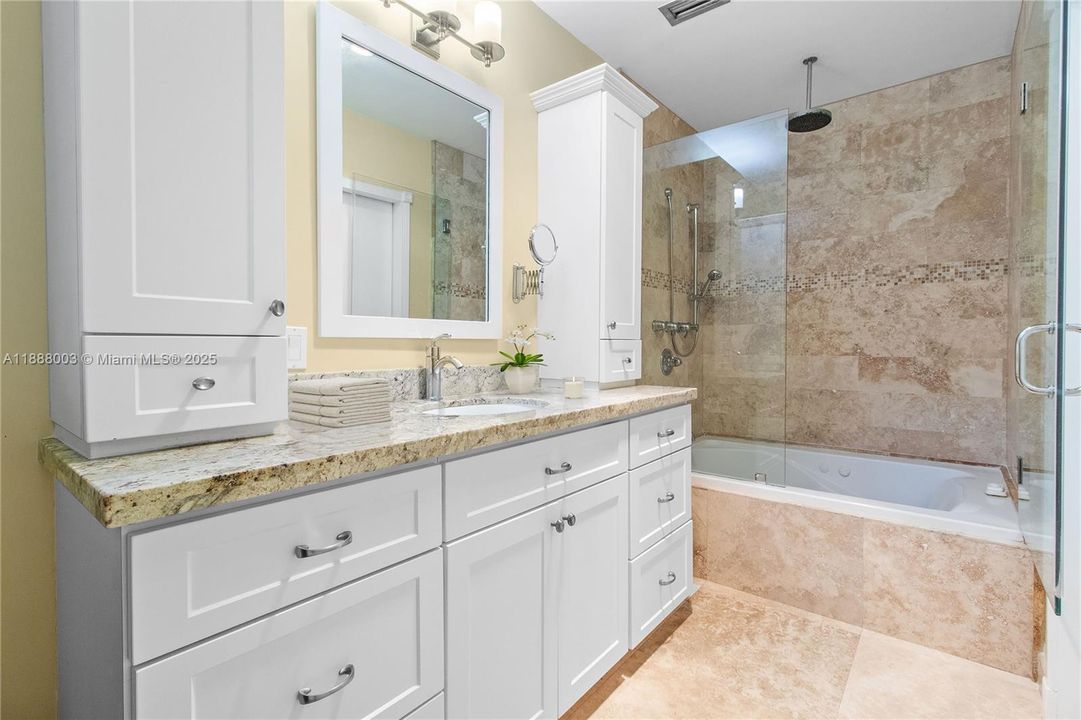 Vendido Recientemente: $1,449,000 (3 camas, 2 baños, 1626 Pies cuadrados)