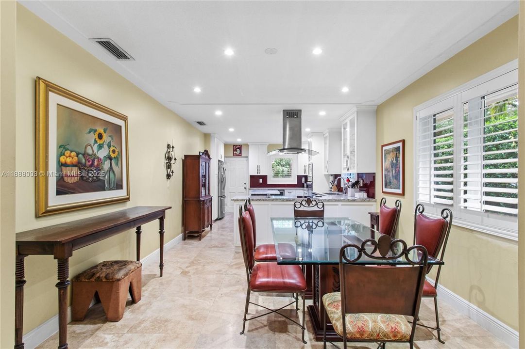 Vendido Recientemente: $1,449,000 (3 camas, 2 baños, 1626 Pies cuadrados)