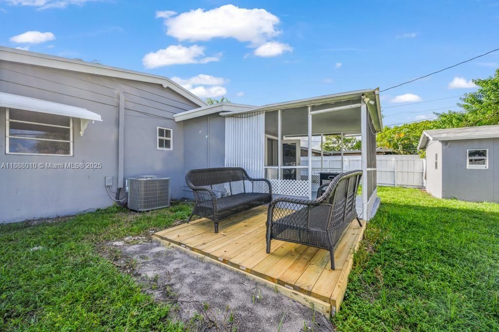 合同活跃: $495,000 (0 贝兹, 0 浴室, 1009 平方英尺)