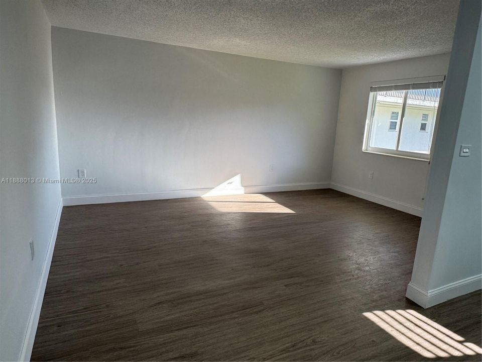 最近租的: $1,750 (1 贝兹, 1 浴室, 675 平方英尺)