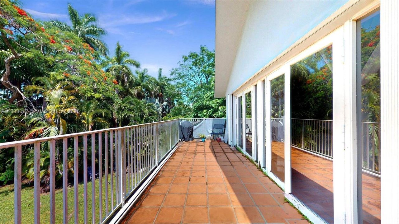 For Sale: $995,000 (3 beds, 2 baths, 2548 Square Feet)