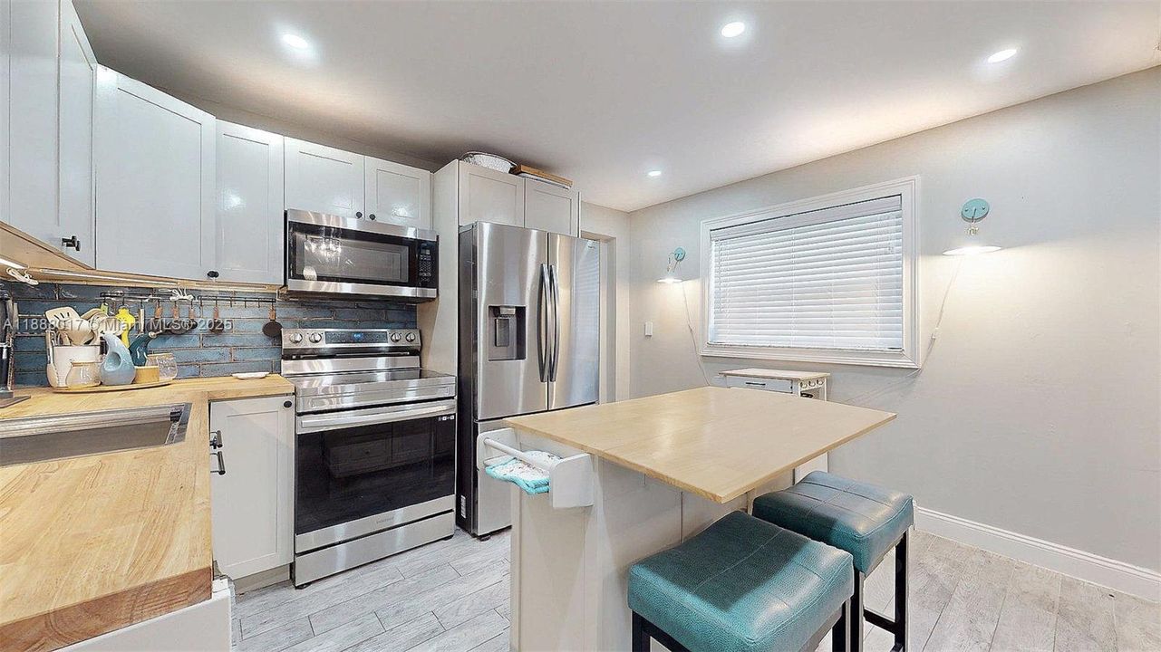 For Sale: $995,000 (3 beds, 2 baths, 2548 Square Feet)