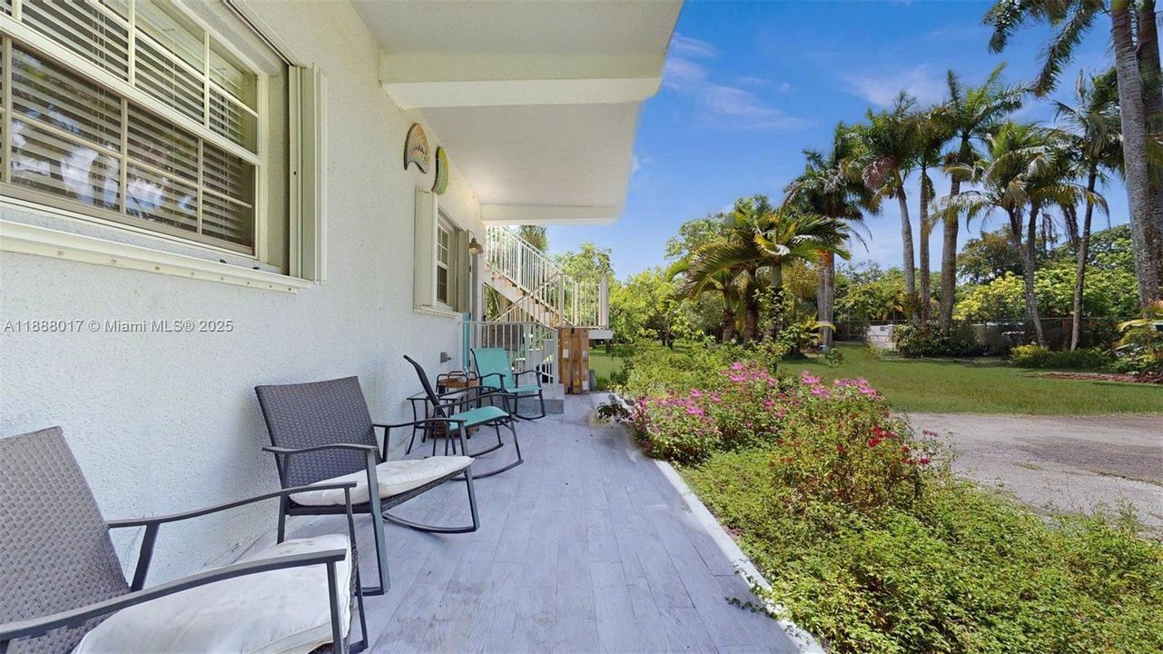 For Sale: $995,000 (3 beds, 2 baths, 2548 Square Feet)