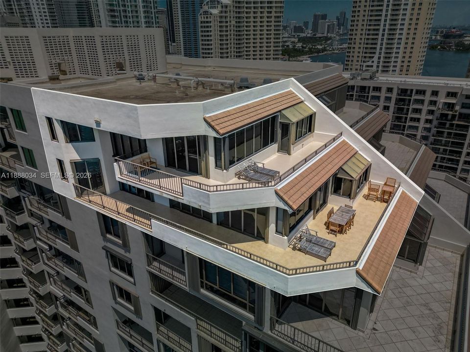 На продажу: $4,500,000 (3 спален, 4 ванн, 3065 Квадратных фут)