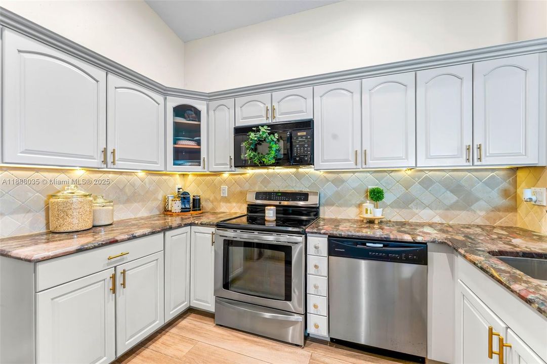 For Sale: $624,900 (3 beds, 2 baths, 1353 Square Feet)