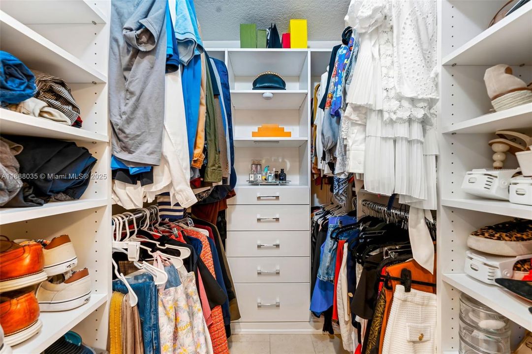 For Sale: $624,900 (3 beds, 2 baths, 1353 Square Feet)