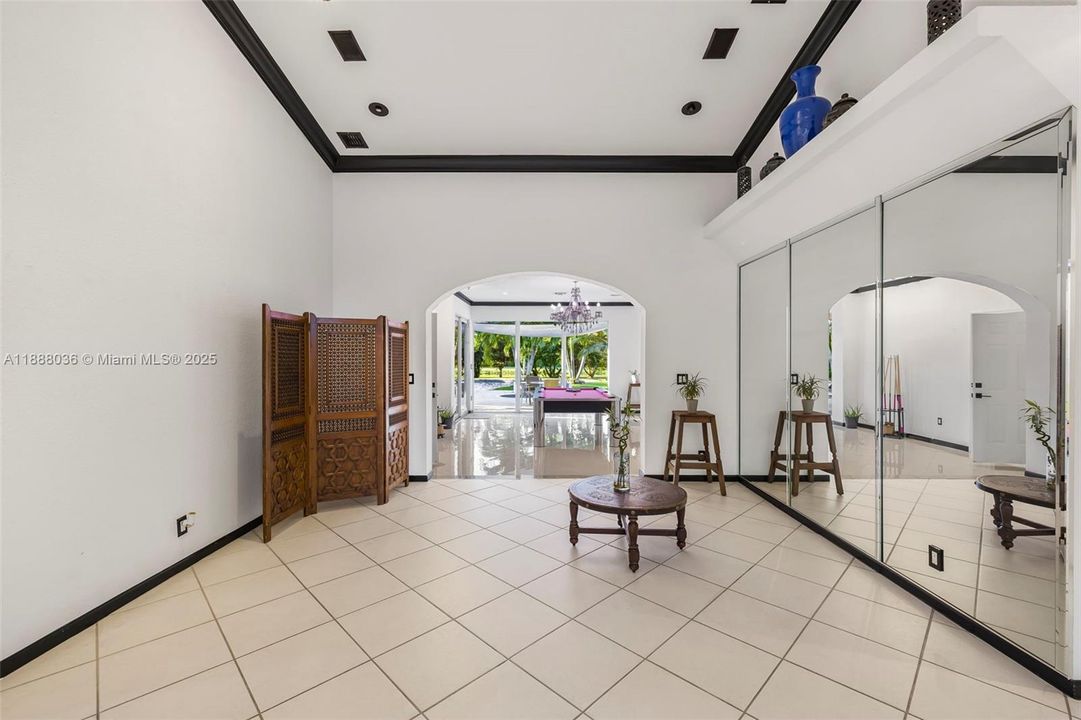 合同活跃: $1,474,000 (4 贝兹, 3 浴室, 3560 平方英尺)