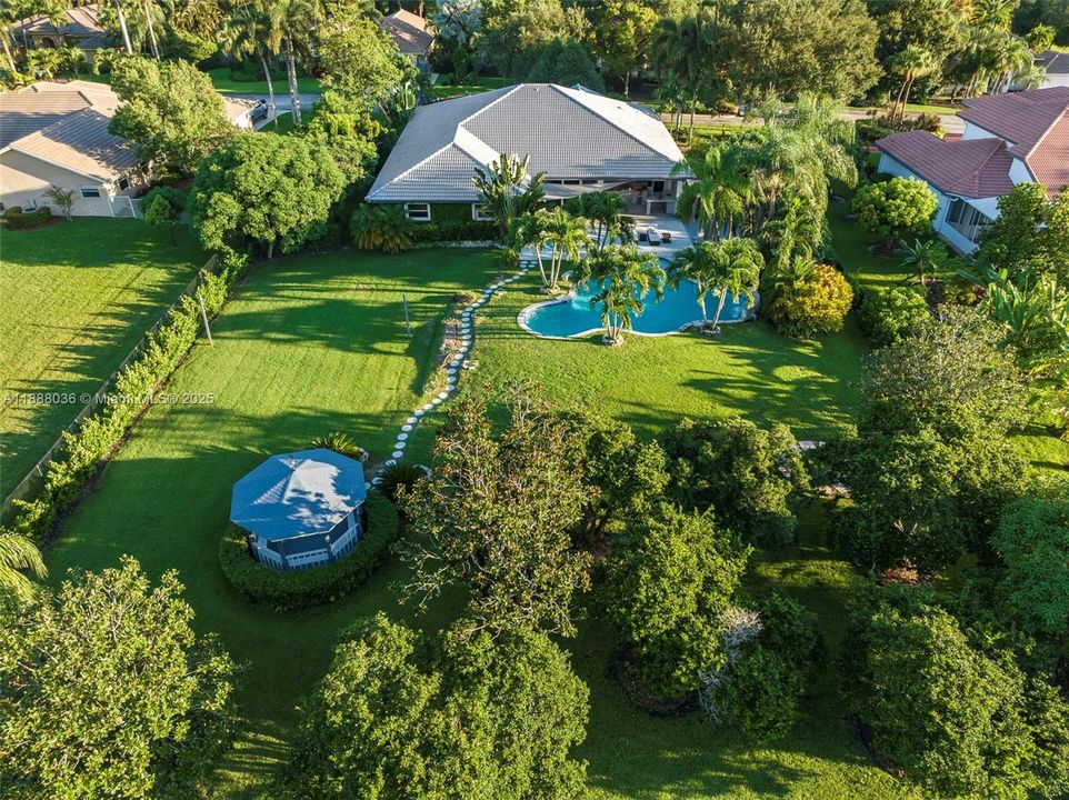 合同活跃: $1,474,000 (4 贝兹, 3 浴室, 3560 平方英尺)