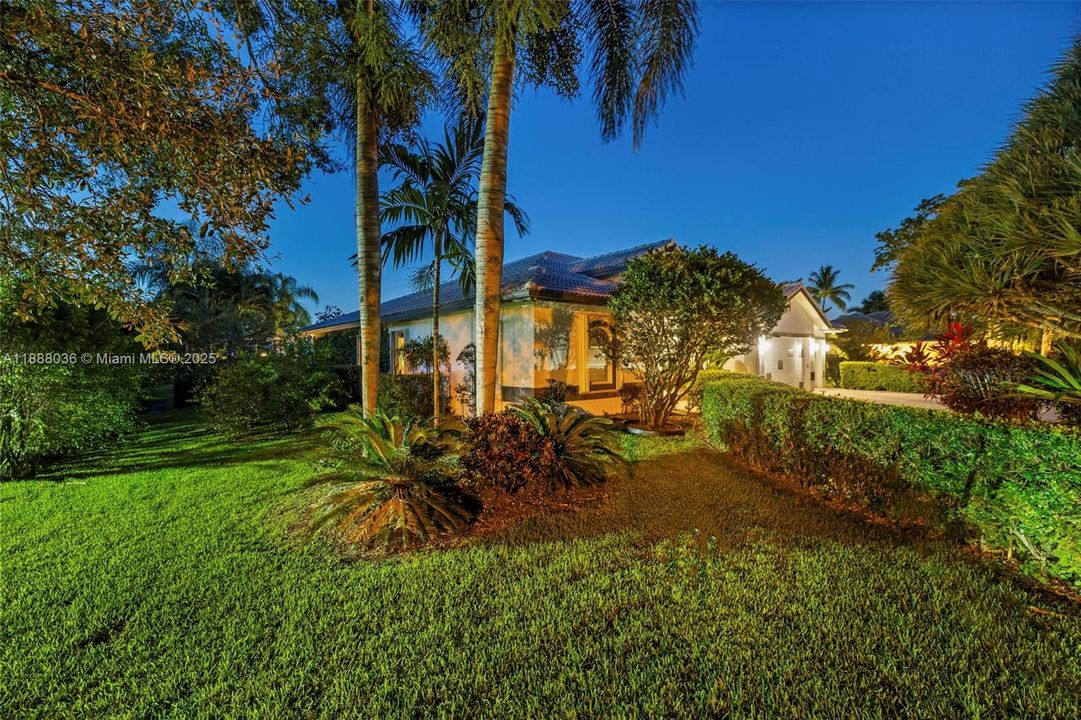 合同活跃: $1,474,000 (4 贝兹, 3 浴室, 3560 平方英尺)