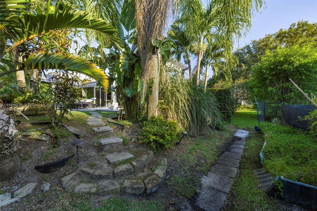 合同活跃: $1,474,000 (4 贝兹, 3 浴室, 3560 平方英尺)