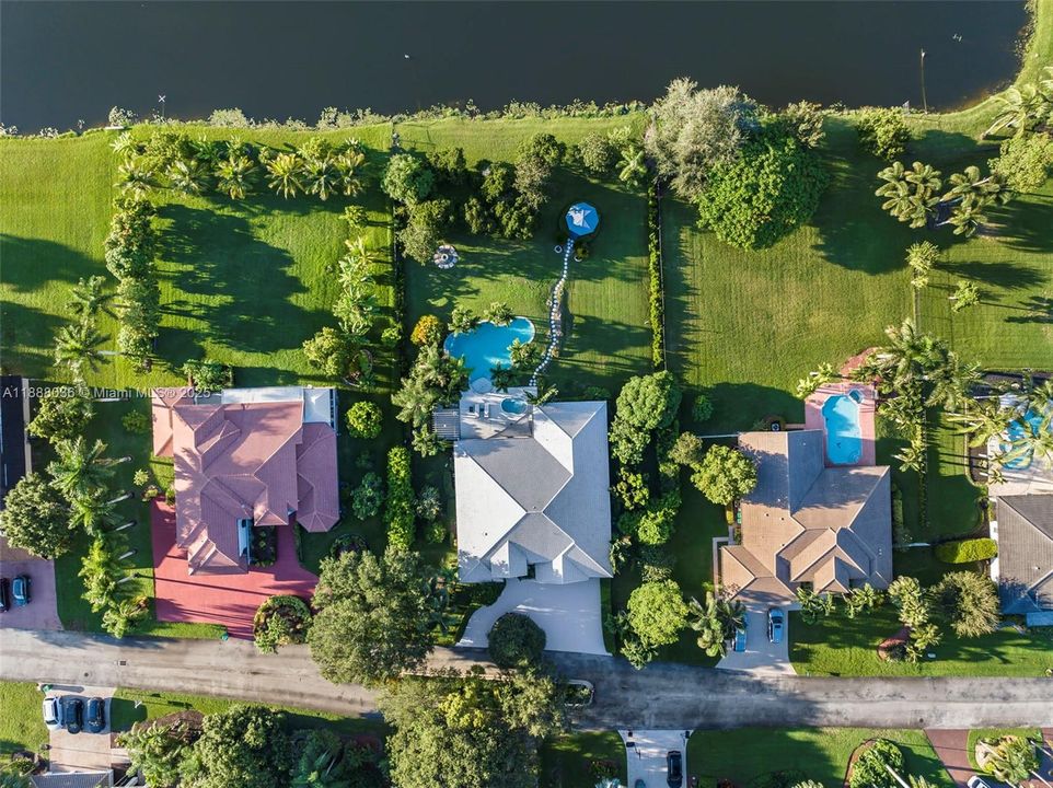 合同活跃: $1,474,000 (4 贝兹, 3 浴室, 3560 平方英尺)