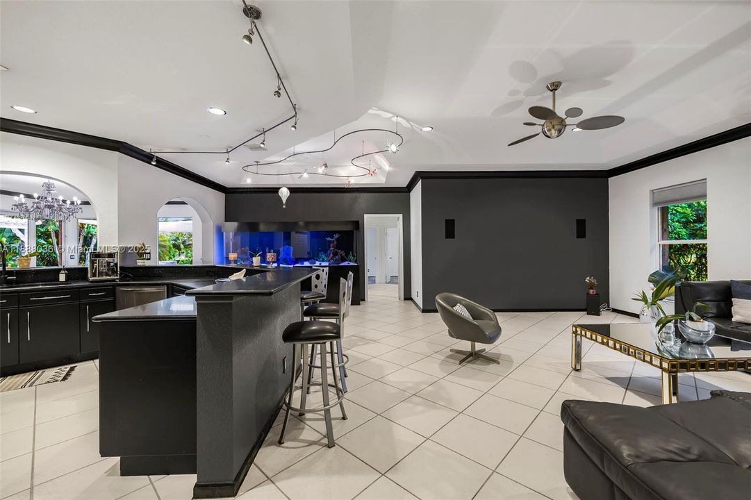 合同活跃: $1,474,000 (4 贝兹, 3 浴室, 3560 平方英尺)