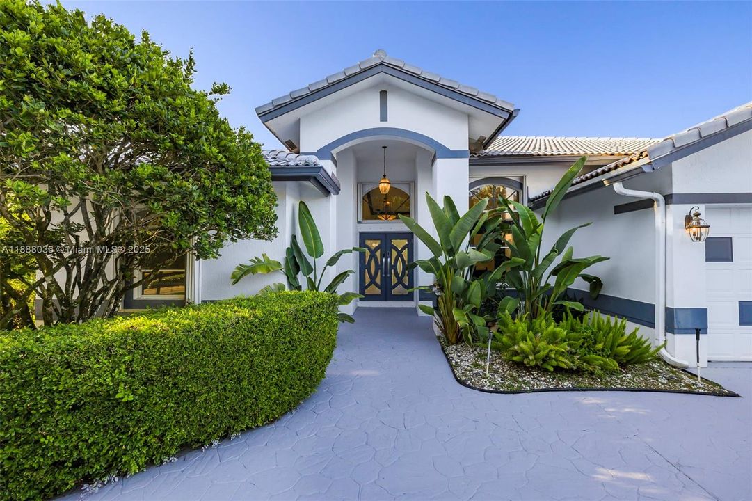 合同活跃: $1,474,000 (4 贝兹, 3 浴室, 3560 平方英尺)