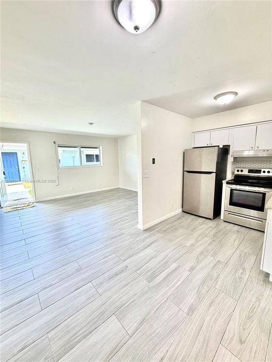 Active With Contract: $1,600 (1 beds, 1 baths, 630 Square Feet)