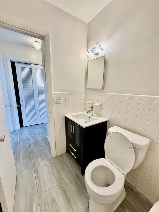 Active With Contract: $1,600 (1 beds, 1 baths, 630 Square Feet)