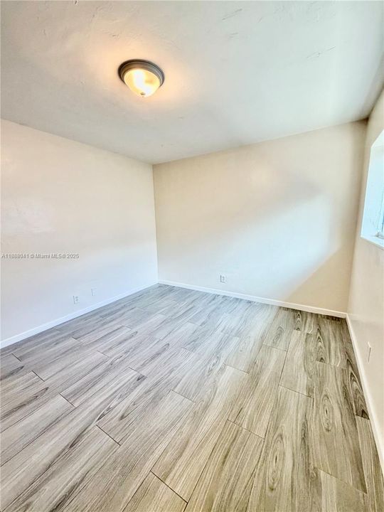 Active With Contract: $1,600 (1 beds, 1 baths, 630 Square Feet)
