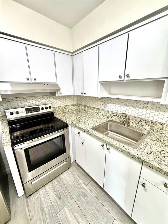 Active With Contract: $1,600 (1 beds, 1 baths, 630 Square Feet)