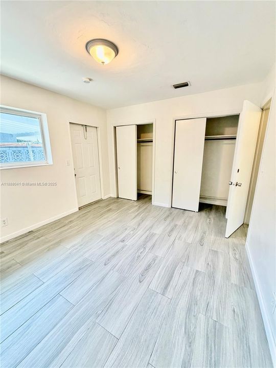Active With Contract: $1,600 (1 beds, 1 baths, 630 Square Feet)