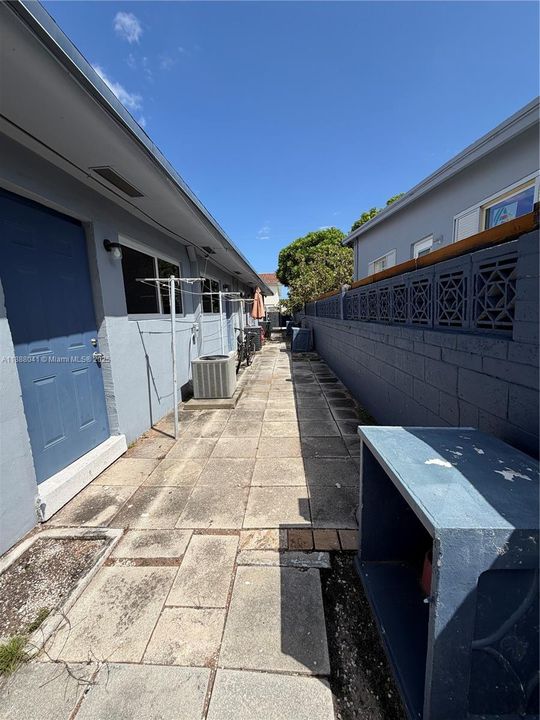 Active With Contract: $1,600 (1 beds, 1 baths, 630 Square Feet)